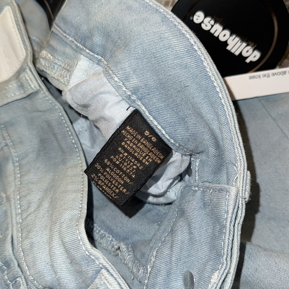 Dollhousee light wash Bermuda denim frayed high rise shorts NWT 5/6 - Picture 8 of 8